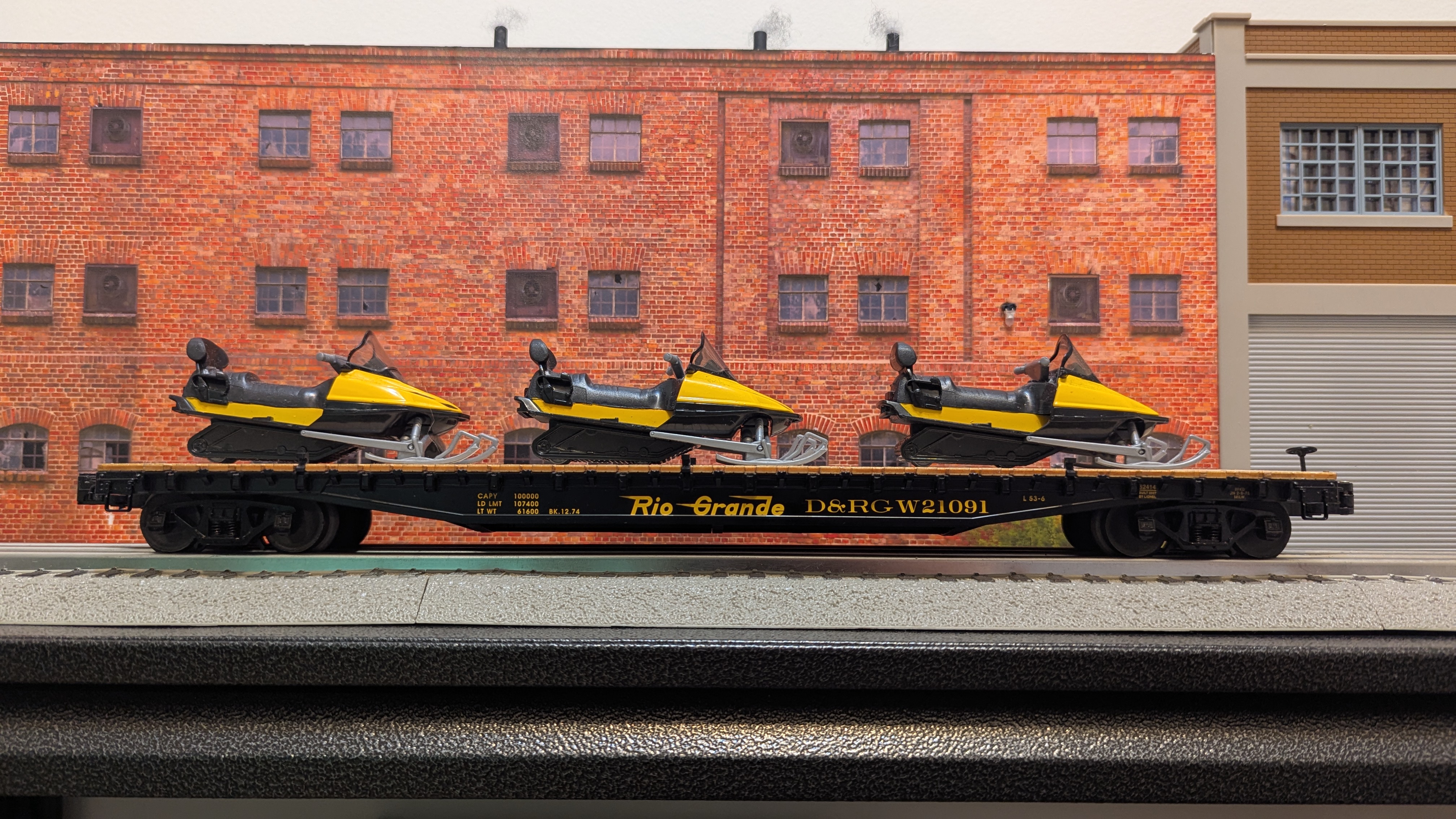 TCA 2007 D&RGW PS-4 Flat Car w/ Snowmobile Load