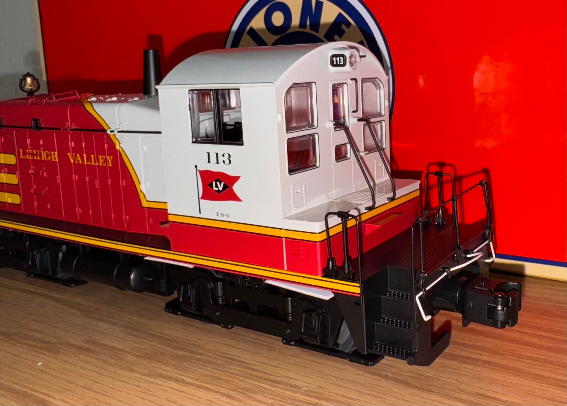 0042109_lionel-lehigh-valley-legacy-sw1-diesel-113.jpeg